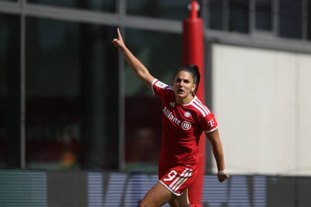 GER, München, FC Bayern München vs FC Köln, Google Pixel Frauen Bundesliga, Fussball, DFB, Spielzeit 2026 2027, FC Bayern Campus, 5. Spieltag im Bild: Jovana Damnjanović (FC Bayern München Frauen 9), erzielt das 1:0. Tor, Jubel und Freude, Emotionen DFB DFL REGULATIONS PROHIBIT ANY USE OF PHOTOGRAPHS AS IMAGE SEQUENCES AND OR QUASI-VIDEO, 19.09.2026 Copyright: HMBxMedia HendrikxHamelau