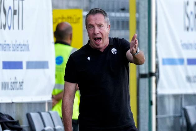 Markus Kauczinski (Trainer, Cheftrainer, SVS), gibt Anweisungen, gestikuliert, mit den Armen gestikulieren, Einzelbild, Einzelfoto, Aktion, Action, 19.09.2026, Sandhausen (Deutschland), Fussball, Regionalliga Südwest, SV Sandhausen - SSV Ulm 1846