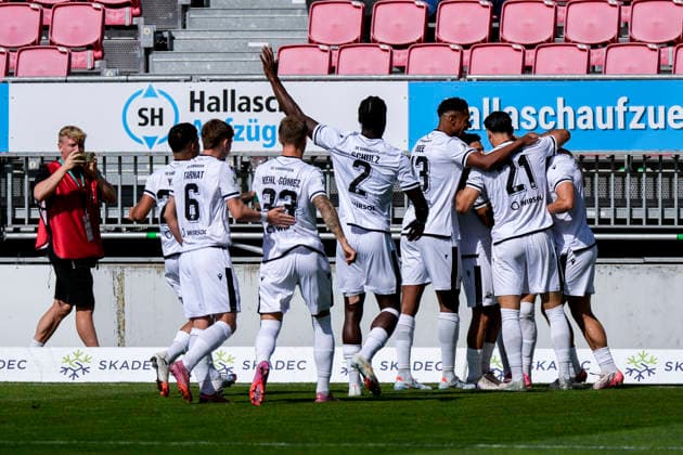 Spieler vom SV Sandhausen (SVS), jubeln über das Tor zum 1:0, Jubel, Torjubel, Torerfolg, celebrate the goal, goal, celebration, jubelt ueber das Tor, Freuen, Freude, freut sich, optimistisch, positiv, Spielszene, Highlight, Action, Aktion, 19.09.2026, Sandhausen (Deutschland), Fussball, Regionalliga Südwest, SV Sandhausen - SSV Ulm 1846