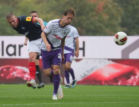 Phil Harres (Holstein Kiel), Jannik Mueller (VfL Osnabrueck) Fussball, Herren, Saison 2026 2027, 2.BL, Holstein Stadion, Holstein Kiel gegen VfL Osnabrueck DFL REGULATIONS PROHIBIT ANY USE OF PHOTOGRAPHS AS IMAGE SEQUENCES AND OR QUASI-VIDEO.