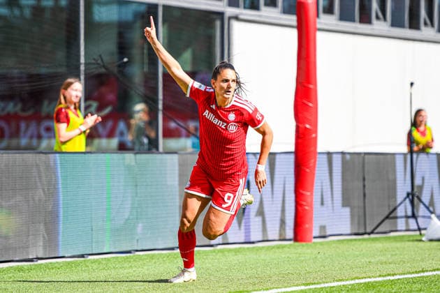 19.09.2026, München, Deutschland. Google Pixel Frauen-Bundesliga: FC Bayern München Frauen gegen 1. FC Köln Frauen am FC Bayern Campus. Jovana Damnjanovic (FC Bayern Frauen) jubelt nach Ihrem Tor.