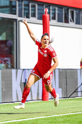 19.09.2026, München, Deutschland. Google Pixel Frauen-Bundesliga: FC Bayern München Frauen gegen 1. FC Köln Frauen am FC Bayern Campus. Jovana Damnjanovic (FC Bayern Frauen) jubelt nach Ihrem Tor.