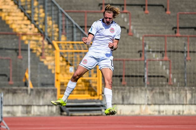 Regionalliga Bayern: TSV Schwaben Augsburg vs TSV Landsberg, Augsburg, 19.09.2026 Fynn Heinze (TSV 1882 Landsberg, 13) jubelt nach dem Führungstreffer für Landsberg zum 0:1. , Augsburg, 19.09.2026 - 10. Spieltag der Regionalliga Bayern, TSV Schwaben Augsburg gegen TSV Landsberg, Augsburg, Rosenaustadion Copyright: xBEAUTIFULxSPORTS Märklx