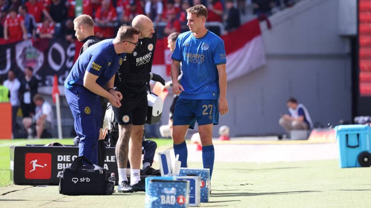 19.09.2026, xrekx, Fussball 2.Bundesliga, 1.FC Kaiserslautern - Eintracht Braunschweig v.l. Jan Urbich (Eintracht Braunschweig) verletzt, Verletzung, Schmerz, Schmerzen, injured, injury, pain, pains (DFL DFB REGULATIONS PROHIBIT ANY USE OF PHOTOGRAPHS as IMAGE SEQUENCES and or QUASI-VIDEO) Kaiserslautern