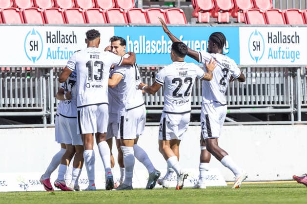 SV Sandhausen vs. SSV Ulm 1846 Fußball, Fussball, Regionalliga Südwest, 8. Spieltag, Stadion am Hardtwald Sandhausen 19.09.26 Torjubel Jubel Freude nach Treffer Tor Torschuss zum 1:0 durch Mert Tasdelen (SV Sandhausen, 11). Team Mannschaft SV Sandhausen SV Sandhausen vs. SSV Ulm 1846 Fußball, Fussball, Regionalliga Südwest, 8. Spieltag, Stadion am Hardtwald Sandhausen 19.09.26 Foto: Lucca Fundel Sandhausen Stadion am Hardtwald Baden-Württemberg Deutschland