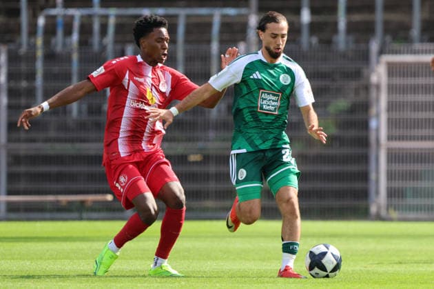 19.09.2026, Fussball, Herren, Regionalliga Südwest, Saison 2026 2027, FC 08 Homburg - KSV Hessen Kassel, Birkan Celik (FC 08 Homburg), Phinees Bonianga (KSV Hessen Kassel) Homburg Waldstadion Saarland Deutschland (DEU) Copyright: xSebastianxBachx