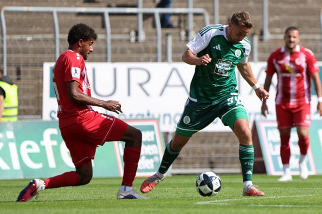 19.09.2026, Fussball, Herren, Regionalliga Südwest, Saison 2026 2027, FC 08 Homburg - KSV Hessen Kassel, Tyron Malik Kofi Duah (KSV Hessen Kassel), Julian Günther-Schmidt (FC 08 Homburg) Homburg Waldstadion Saarland Deutschland (DEU) Copyright: xSebastianxBachx