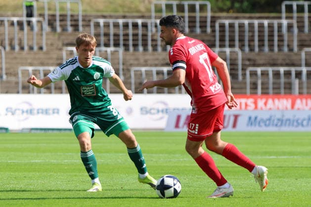 19.09.2026, Fussball, Herren, Regionalliga Südwest, Saison 2026 2027, FC 08 Homburg - KSV Hessen Kassel, Simon Joachims (FC 08 Homburg), Adrian Bravo-Sanchez (KSV Hessen Kassel) Homburg Waldstadion Saarland Deutschland (DEU) Copyright: xSebastianxBachx
