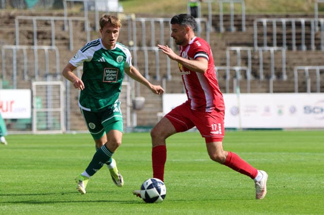 19.09.2026, Fussball, Herren, Regionalliga Südwest, Saison 2026 2027, FC 08 Homburg - KSV Hessen Kassel, Simon Joachims (FC 08 Homburg), Adrian Bravo-Sanchez (KSV Hessen Kassel) Homburg Waldstadion Saarland Deutschland (DEU) Copyright: xSebastianxBachx