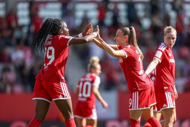 GER, München, FC Bayern München vs FC Köln, Google Pixel Frauen Bundesliga, Fussball, DFB, Spielzeit 2026 2027, FC Bayern Campus, 5. Spieltag im Bild: Edna Imade (FC Bayern München Frauen 29), Tor, Jubel und Freude, Emotionen mit Katharina Naschenweng (FC Bayern München Frauen 19) DFB DFL REGULATIONS PROHIBIT ANY USE OF PHOTOGRAPHS AS IMAGE SEQUENCES AND OR QUASI-VIDEO, 19.09.2026 Copyright: HMBxMedia HendrikxHamelau
