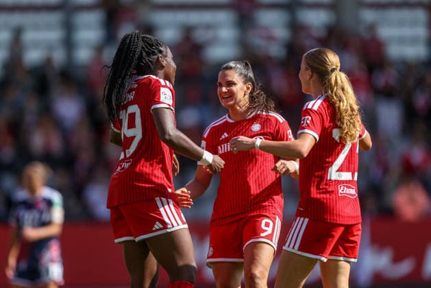 GER, München, FC Bayern München vs FC Köln, Google Pixel Frauen Bundesliga, Fussball, DFB, Spielzeit 2026 2027, FC Bayern Campus, 5. Spieltag im Bild: Edna Imade (FC Bayern München Frauen 29), Tor, Jubel und Freude, Emotionen mit Jovana Damnjanović (FC Bayern München Frauen 9) DFB DFL REGULATIONS PROHIBIT ANY USE OF PHOTOGRAPHS AS IMAGE SEQUENCES AND OR QUASI-VIDEO, 19.09.2026 Copyright: HMBxMedia HendrikxHamelau
