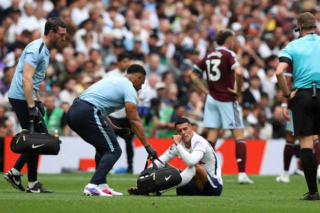 Tottenham Hotspur v Aston Villa 19 September 2026 London - Premier League Football - Tottenham Hotspur v Aston Villa - Pedro Porro of Tottenham Hotspur reacts to an injury that forced him to leave the pitch. (Photo by Mark Leech). London UK Copyright: xMarkxLeechxOffside