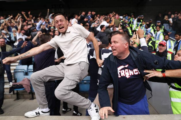 Millwall v West Ham United 19 September 2026, London - EFL Championship - Millwall v West Ham United - Millwall fans celebrate their first goal - Photo: Jacques Feeney Offside. London UK Copyright: xJacquesxFeeneyx xOffsidexOffside