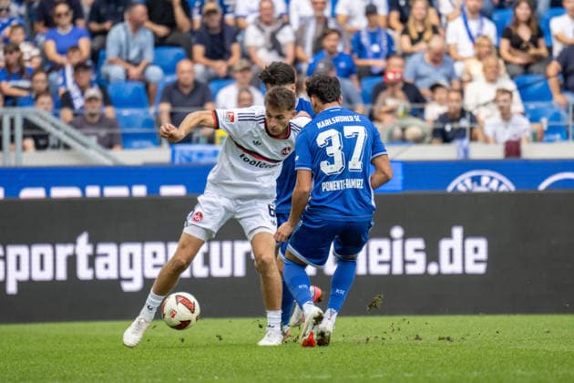 19.09.2026, xdaymx, Fussball 2.Bundesliga, Karlsruher SC - 1.FC Nürnberg. vl. Zweikampf von Adam Markiev (1.FC Nürnberg) mit Ponente-Ramirez, Jason (Karlsruher SC). (DFL DFB REGULATIONS PROHIBIT ANY USE OF PHOTOGRAPHS as IMAGE SEQUENCES and or QUASI-VIDEO) Karlsruhe