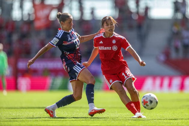GER, München, FC Bayern München vs FC Köln, Google Pixel Frauen Bundesliga, Fussball, DFB, Spielzeit 2026 2027, FC Bayern Campus, 5. Spieltag im Bild v.l.: Laura Feiersinger (FC Köln Frauen 27), Momoko Tanikawa (FC Bayern München Frauen 18) DFB DFL REGULATIONS PROHIBIT ANY USE OF PHOTOGRAPHS AS IMAGE SEQUENCES AND OR QUASI-VIDEO, 19.09.2026 Copyright: HMBxMedia HendrikxHamelau