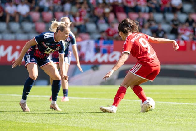 Sandra Maria Jessen (11 Köln) und Jovana Damnjanovic (9 Bayern) in Aktion beim Google Pixel Frauen Bundesligaspiel FC Bayern München - 1. FC Köln am 19.09.2026. München FC Bayern Campus Bayern Deutschland