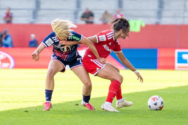 Carolin Elsen (20 Köln) und Jovana Damnjanovic (9 Bayern) in Aktion beim Google Pixel Frauen Bundesligaspiel FC Bayern München - 1. FC Köln am 19.09.2026. München FC Bayern Campus Bayern Deutschland