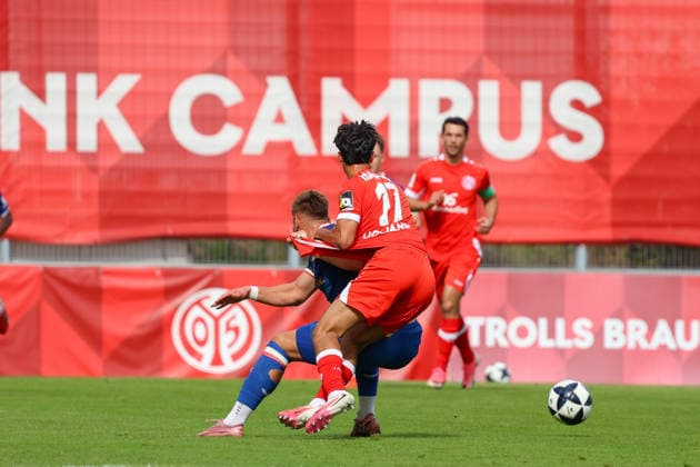 19.09.2026, xusrbx, Fussball Regionalliga Suedwest, FSV Mainz 05 U23 - 1.FC Kaiserslautern II v.l. Oleg Scacun (1. FC Kaiserslautern II, 24),Jusuf Ugljanin (1. FSV Mainz 05 II, 17), Mainz