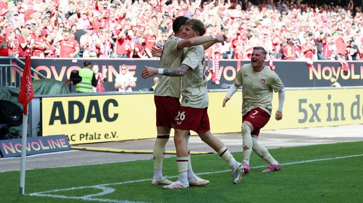 19.09.2026, xrekx, Fussball 2.Bundesliga, 1.FC Kaiserslautern - Eintracht Braunschweig v.l. Torjubel nach dem Tor zum celebrating the goal celebrate 1:0 durch Erencan YardÄ±mc (1.FC Kaiserslautern) mit Paul Joly (1.FC Kaiserslautern) Marlon Ritter (1.FC Kaiserslautern) (DFL DFB REGULATIONS PROHIBIT ANY USE OF PHOTOGRAPHS as IMAGE SEQUENCES and or QUASI-VIDEO) Kaiserslautern