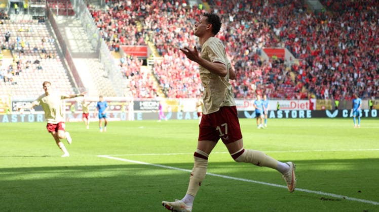 19.09.2026, xrekx, Fussball 2.Bundesliga, 1.FC Kaiserslautern - Eintracht Braunschweig v.l. Torjubel nach dem Tor zum celebrating the goal celebrate 1:0 durch Erencan YardÄ±mc (1.FC Kaiserslautern) (DFL DFB REGULATIONS PROHIBIT ANY USE OF PHOTOGRAPHS as IMAGE SEQUENCES and or QUASI-VIDEO) Kaiserslautern
