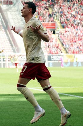 19.09.2026, xrekx, Fussball 2.Bundesliga, 1.FC Kaiserslautern - Eintracht Braunschweig v.l. Torjubel nach dem Tor zum celebrating the goal celebrate 1:0 durch Erencan YardÄ±mc (1.FC Kaiserslautern) (DFL DFB REGULATIONS PROHIBIT ANY USE OF PHOTOGRAPHS as IMAGE SEQUENCES and or QUASI-VIDEO) Kaiserslautern