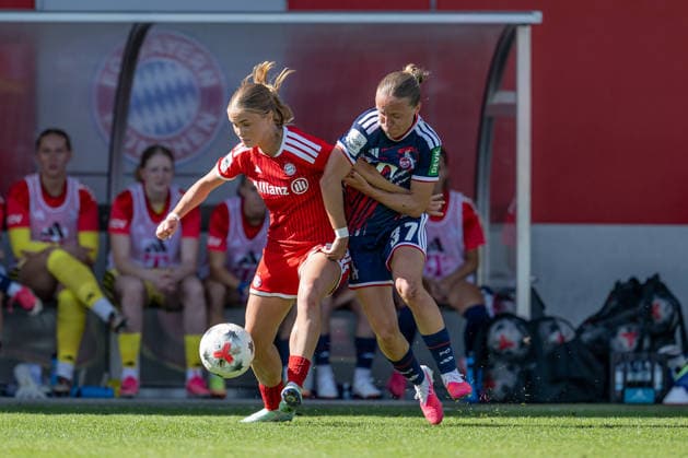 Kampf um den Ball Zweikampf zwischen Sophie Proost (FC Bayern Muenchen Frauen, 23) und Beke Sterner (1. FC Koeln, 37) GER, FC Bayern Muenchen Frauen vs. 1. FC Koeln, Fussball, Google Pixel Frauen-Bundesliga, 5. Spieltag, Saison 2026 2027, 19.09.2026 (DFL DFB REGULATIONS PROHIBIT ANY USE OF PHOTOGRAPHS as IMAGE SEQUENCES and or QUASI-VIDEO). Foto: HMB Media Heike Feiner Copyright: HMBxMedia HeikexFeiner
