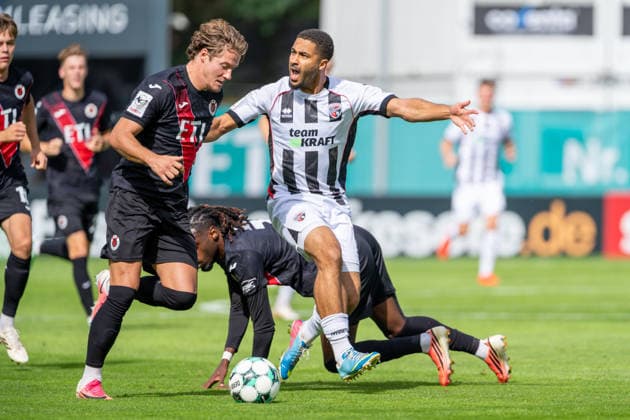 Tobias Eisenhuth (Viktoria Köln, 06), Keanan Bennetts (FC Ingolstadt 04, 18) beschwaert sich nach Handspiel von Yannick Tonye (Viktoria Köln, 07) FC Viktoria Köln vs. FC Ingolstadt 04, Fussball, 3.Liga, 7.Spieltag, Saison 2026 27, 19.09.2026, DFL REGULATIONS PROHIBIT ANY USE OF PHOTOGRAPHS AS IMAGE SEQUENCES AND OR QUASI-VIDEO, FC Viktoria Köln vs. FC Ingolstadt 04, Fussball, 3.Liga, 7.Spieltag, Saison 2026 27, 19.09.2026 Köln Copyright: xEibner-Pressefoto LukasxBaldygax EP_LBA