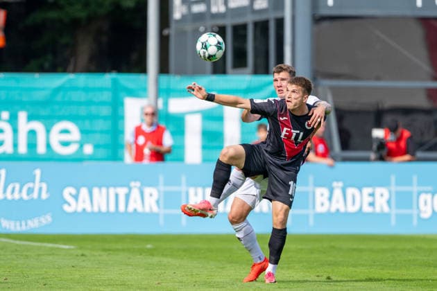 Jonas Scholz (FC Ingolstadt 04, 15) im Zweikampf mit David Otto (Viktoria Köln, 10) FC Viktoria Köln vs. FC Ingolstadt 04, Fussball, 3.Liga, 7.Spieltag, Saison 2026 27, 19.09.2026, DFL REGULATIONS PROHIBIT ANY USE OF PHOTOGRAPHS AS IMAGE SEQUENCES AND OR QUASI-VIDEO, FC Viktoria Köln vs. FC Ingolstadt 04, Fussball, 3.Liga, 7.Spieltag, Saison 2026 27, 19.09.2026 Köln Copyright: xEibner-Pressefoto LukasxBaldygax EP_LBA