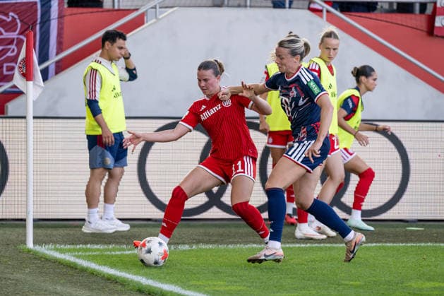 Kampf um den Ball Zweikampf zwischen Sarah Mattner-Trembleau (FC Bayern Muenchen Frauen, 11) und Sandra Maria Jessen (1. FC Koeln, 11) an der Eckfahne GER, FC Bayern Muenchen Frauen vs. 1. FC Koeln, Fussball, Google Pixel Frauen-Bundesliga, 5. Spieltag, Saison 2026 2027, 19.09.2026 (DFL DFB REGULATIONS PROHIBIT ANY USE OF PHOTOGRAPHS as IMAGE SEQUENCES and or QUASI-VIDEO). Foto: HMB Media Heike Feiner Copyright: HMBxMedia HeikexFeiner