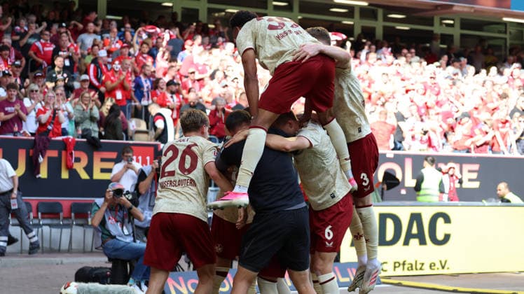 19.09.2026, xrekx, Fussball 2.Bundesliga, 1.FC Kaiserslautern - Eintracht Braunschweig v.l. Torjubel nach dem Tor zum celebrating the goal celebrate 1:0 durch Erencan YardÄ±mc (1.FC Kaiserslautern) (DFL DFB REGULATIONS PROHIBIT ANY USE OF PHOTOGRAPHS as IMAGE SEQUENCES and or QUASI-VIDEO) Kaiserslautern