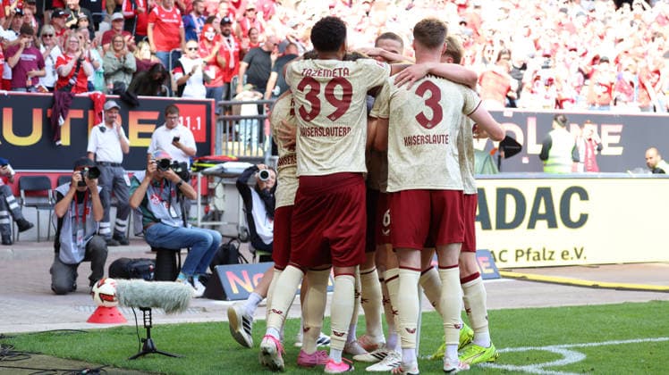 19.09.2026, xrekx, Fussball 2.Bundesliga, 1.FC Kaiserslautern - Eintracht Braunschweig v.l. Torjubel nach dem Tor zum celebrating the goal celebrate 1:0 durch Erencan YardÄ±mc (1.FC Kaiserslautern) (DFL DFB REGULATIONS PROHIBIT ANY USE OF PHOTOGRAPHS as IMAGE SEQUENCES and or QUASI-VIDEO) Kaiserslautern
