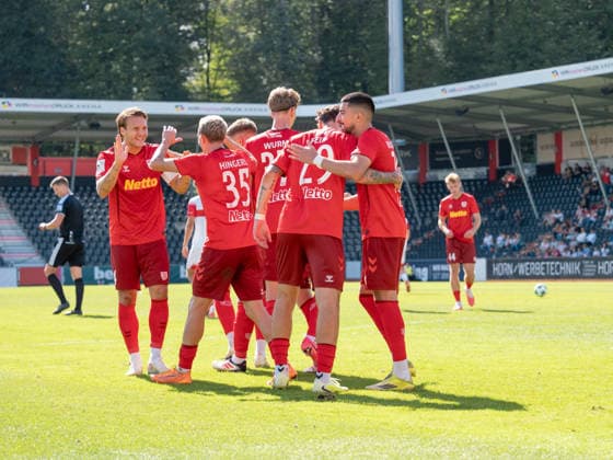 Tor zum 0:3 durch Sascha Hingerl (SSV Jahn Regensburg, 35) Mannschaftsjubel GER, Fussball, VfB Stuttgart II vs. SSV Jahn Regensburg, Landesliga 2, 8. Spieltag, Leinfelden-Echterdingen, Saison 2026 2027, 19.09.2026 GER, Fussball, VfB Stuttgart II vs. SSV Jahn Regensburg, 3. Liga, 8. Spieltag, Saison 2026 2027, 19.09.2026 Leinfelden-Echterdingen Copyright: xCarstenxSchweringx EP_CSG