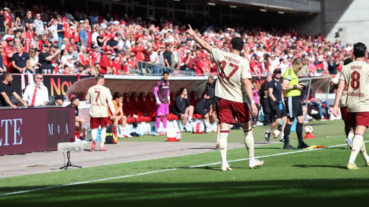 19.09.2026, xrekx, Fussball 2.Bundesliga, 1.FC Kaiserslautern - Eintracht Braunschweig v.l. Torjubel nach dem Tor zum celebrating the goal celebrate 1:0 durch Erencan YardÄ±mc (1.FC Kaiserslautern) (DFL DFB REGULATIONS PROHIBIT ANY USE OF PHOTOGRAPHS as IMAGE SEQUENCES and or QUASI-VIDEO) Kaiserslautern