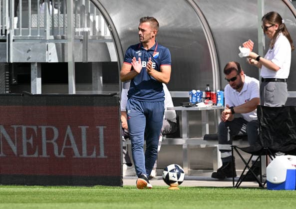 19.09.2026, xsltx, Fussball Regionalliga Suedwest, Eintracht Frankfurt U21, U 21 - TSV Steinbach Haiger v.l.Hüsni Tahiri (Trainer TSV Steinbach Haiger)