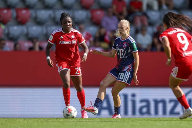 GER, München, FC Bayern München vs FC Köln, Google Pixel Frauen Bundesliga, Fussball, DFB, Spielzeit 2026 2027, FC Bayern Campus, 5. Spieltag im Bild v.l.: Edna Imade (FC Bayern München Frauen 29), Carolin Elsen (FC Köln Frauen 20) DFB DFL REGULATIONS PROHIBIT ANY USE OF PHOTOGRAPHS AS IMAGE SEQUENCES AND OR QUASI-VIDEO, 19.09.2026 Copyright: HMBxMedia HendrikxHamelau