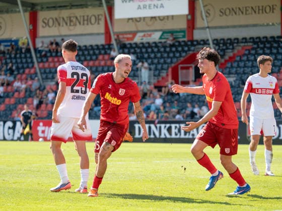 Tor zum 0:3 durch Sascha Hingerl (SSV Jahn Regensburg, 35) links, Jubel mit Nicolas Oliveira (SSV Jahn Regensburg, 25) GER, Fussball, VfB Stuttgart II vs. SSV Jahn Regensburg, Landesliga 2, 8. Spieltag, Leinfelden-Echterdingen, Saison 2026 2027, 19.09.2026 GER, Fussball, VfB Stuttgart II vs. SSV Jahn Regensburg, 3. Liga, 8. Spieltag, Saison 2026 2027, 19.09.2026 Leinfelden-Echterdingen Copyright: xCarstenxSchweringx EP_CSG