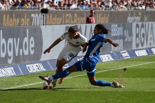 19.09.2026, xjyhynx, Fussball 2.Bundesliga, Karlsruher SC - 1.FC Nürnberg, v.l. Rafael Lubach (18, 1. FC Nürnberg) im Zweikampf mit Sandro TrÃ moulet (24, Karlsruher SC) (DFL DFB REGULATIONS PROHIBIT ANY USE OF PHOTOGRAPHS as IMAGE SEQUENCES and or QUASI-VIDEO) Karlsruhe