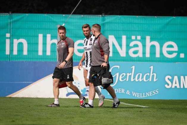 3. Liga - Saison 2026 27 - Victoria Köln - FC Ingolstadt 04 - Yannick Deichmann (Nr.20 - FCI) wird ausgewechselt ist verletzt - XXXXX - Foto: Meyer Jürgen 3. Liga - Saison 2026 27 - Victoria Köln - FC Ingolstadt 04