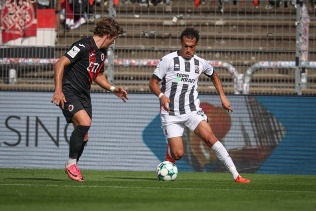 3. Liga - Saison 2026 27 - Victoria Köln - FC Ingolstadt 04 - Nishan Velupillay (Nr.28 - FCI) - Tobias Eisenhut (Nr.6 - Viktoria Köln) - Foto: Meyer Jürgen 3. Liga - Saison 2026 27 - Victoria Köln - FC Ingolstadt 04