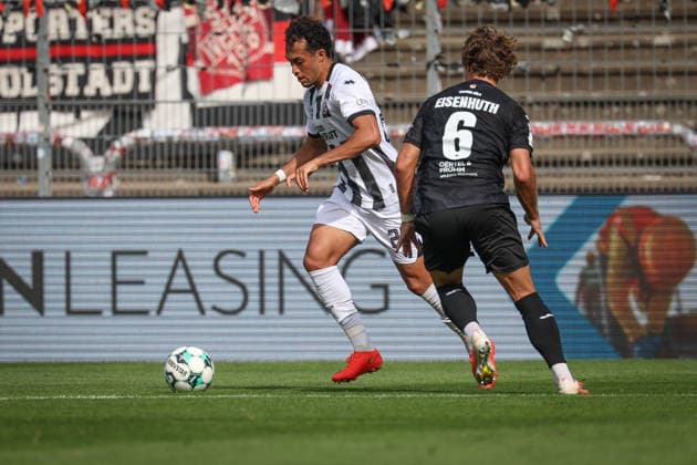 3. Liga - Saison 2026 27 - Victoria Köln - FC Ingolstadt 04 - Nishan Velupillay (Nr.28 - FCI) - Tobias Eisenhut (Nr.6 - Viktoria Köln) - Foto: Meyer Jürgen 3. Liga - Saison 2026 27 - Victoria Köln - FC Ingolstadt 04
