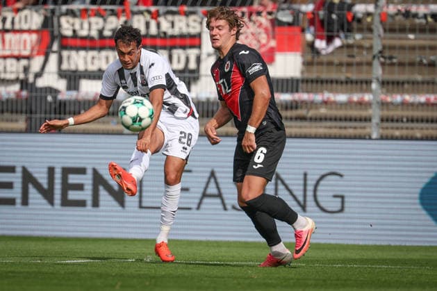 3. Liga - Saison 2026 27 - Victoria Köln - FC Ingolstadt 04 - Nishan Velupillay (Nr.28 - FCI) - Tobias Eisenhut (Nr.6 - Viktoria Köln) - Foto: Meyer Jürgen 3. Liga - Saison 2026 27 - Victoria Köln - FC Ingolstadt 04