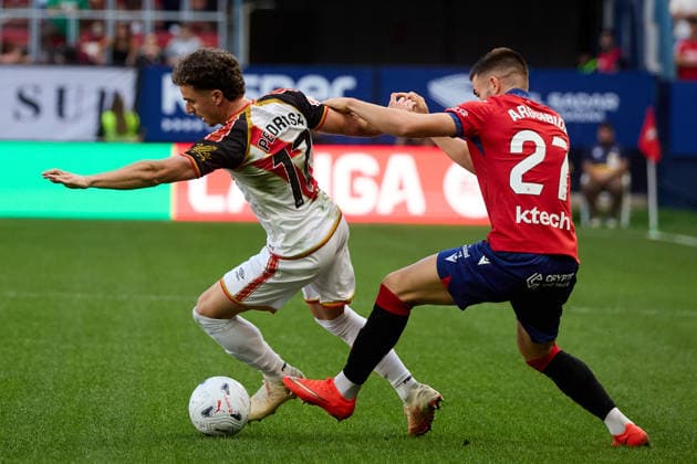 LaLiga EASports 2026 27 CA Osasuna v Rayo Vallecano Inigo Arguibide (27. OSA) (R) makes a tackle on Adria Pedrosa (17. RAY) (L) during the football match of LaLiga EA Sports between CA Osasuna and Rayo Vallecano played at El Sadar stadium in Pamplona (Spain) on Sep 19 2026. Credit: Inigo Alzugaray Agencia LOF Pamplona LaLiga EASports 2026 27 CA Osasuna v Rayo Vallecano Copyright: xINIGOxALZUGARAYx