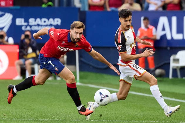 LaLiga EASports 2026 27 CA Osasuna v Rayo Vallecano Jon Moncayola (7. OSA) (L) and Oscar Valentin (23. RAY) (R) battle for the ball during the football match of LaLiga EA Sports between CA Osasuna and Rayo Vallecano played at El Sadar stadium in Pamplona (Spain) on Sep 19 2026. Credit: Inigo Alzugaray Agencia LOF Pamplona LaLiga EASports 2026 27 CA Osasuna v Rayo Vallecano Copyright: xINIGOxALZUGARAYx