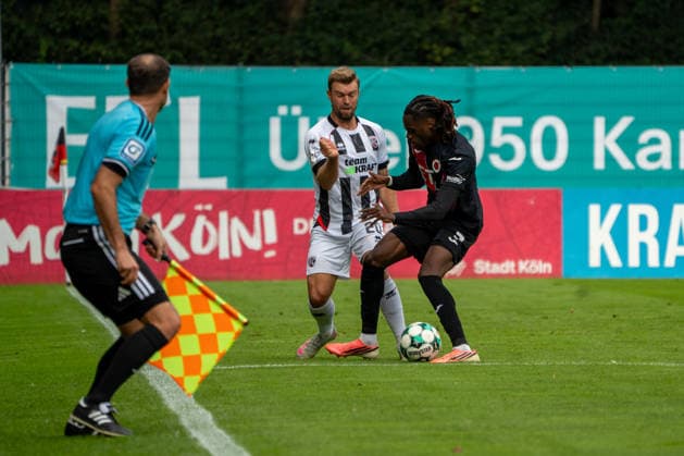 Deutschland: Fussball, 3. Liga, 2026 27, 7. Spieltag, 19.09.2026: FC Viktoria Köln vs. FC Ingolstadt 04: Sportpark Höhenberg (Köln): Yannick Deichmann (FC Ingolstadt 04, 20) und Joel Agyekum (FC Viktoria Köln, 3) im Zweikampf um den Ball Köln Deutschland Copyright: xMijoxLubecx