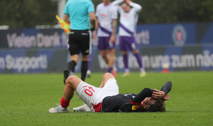Leon Parduzi (Holstein Kiel) enttaeuscht nach dem Spiel Fussball, Herren, Saison 2026 2027, 2.BL, Holstein Stadion, Holstein Kiel gegen VfL Osnabrueck, 1-1 DFL REGULATIONS PROHIBIT ANY USE OF PHOTOGRAPHS AS IMAGE SEQUENCES AND OR QUASI-VIDEO.