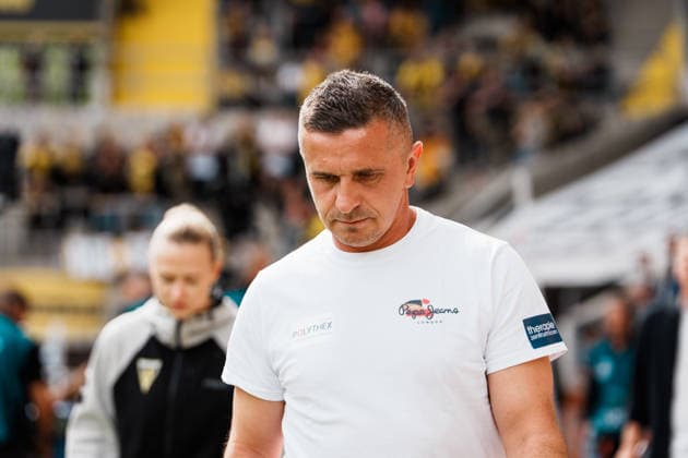Deutschland: Fussball 3. Liga 2026 - 2027, 7. Spieltag - Alemannia Aachen vs Fortuna Düsseldorf - Tivoli (Aachen): Mersad Selimbegovic (Trainer Alemannia Aachen) nach Interview vor dem Spiel bei Magnet Porträt Copyright: xThiemoxRudolphx