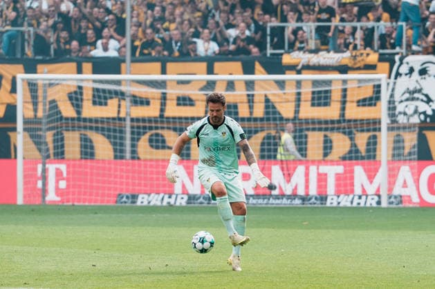 Deutschland: Fussball 3. Liga 2026 - 2027, 7. Spieltag - Alemannia Aachen vs Fortuna Düsseldorf - Tivoli (Aachen): Manuel Riemann (Alemannia Aachen, 1) im Mittelfeld am Ball Copyright: xThiemoxRudolphx
