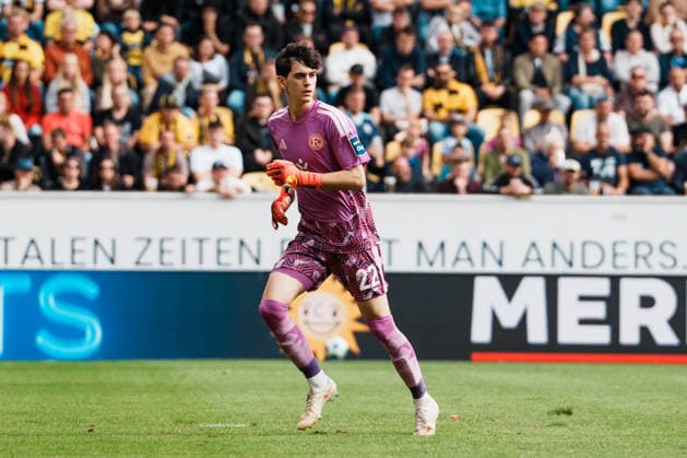 Deutschland: Fussball 3. Liga 2026 - 2027, 7. Spieltag - Alemannia Aachen vs Fortuna Düsseldorf - Tivoli (Aachen): Louis Lord (Fortuna Düsseldorf, 22) schaut auf Ball Copyright: xThiemoxRudolphx