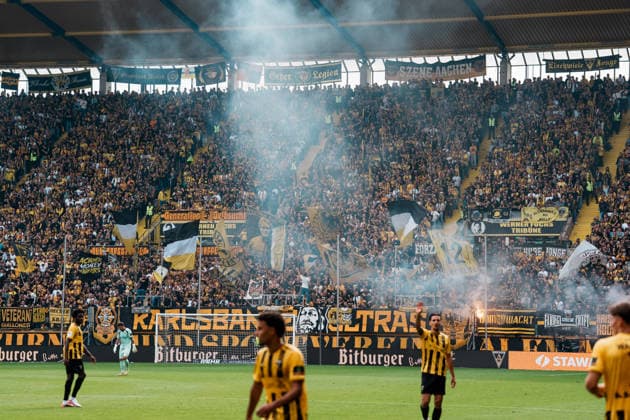 Deutschland: Fussball 3. Liga 2026 - 2027, 7. Spieltag - Alemannia Aachen vs Fortuna Düsseldorf - Tivoli (Aachen): Pyro Ultras, Werner Fuchs Tribüne, ausverkauft Copyright: xThiemoxRudolphx