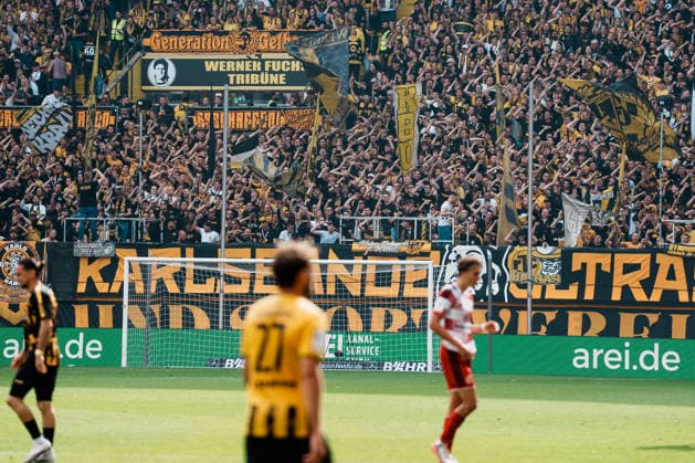 Deutschland: Fussball 3. Liga 2026 - 2027, 7. Spieltag - Alemannia Aachen vs Fortuna Düsseldorf - Tivoli (Aachen): Applaus zur Halbzeit für Aachen von Werner Fuchs Tribüne, Fans Copyright: xThiemoxRudolphx